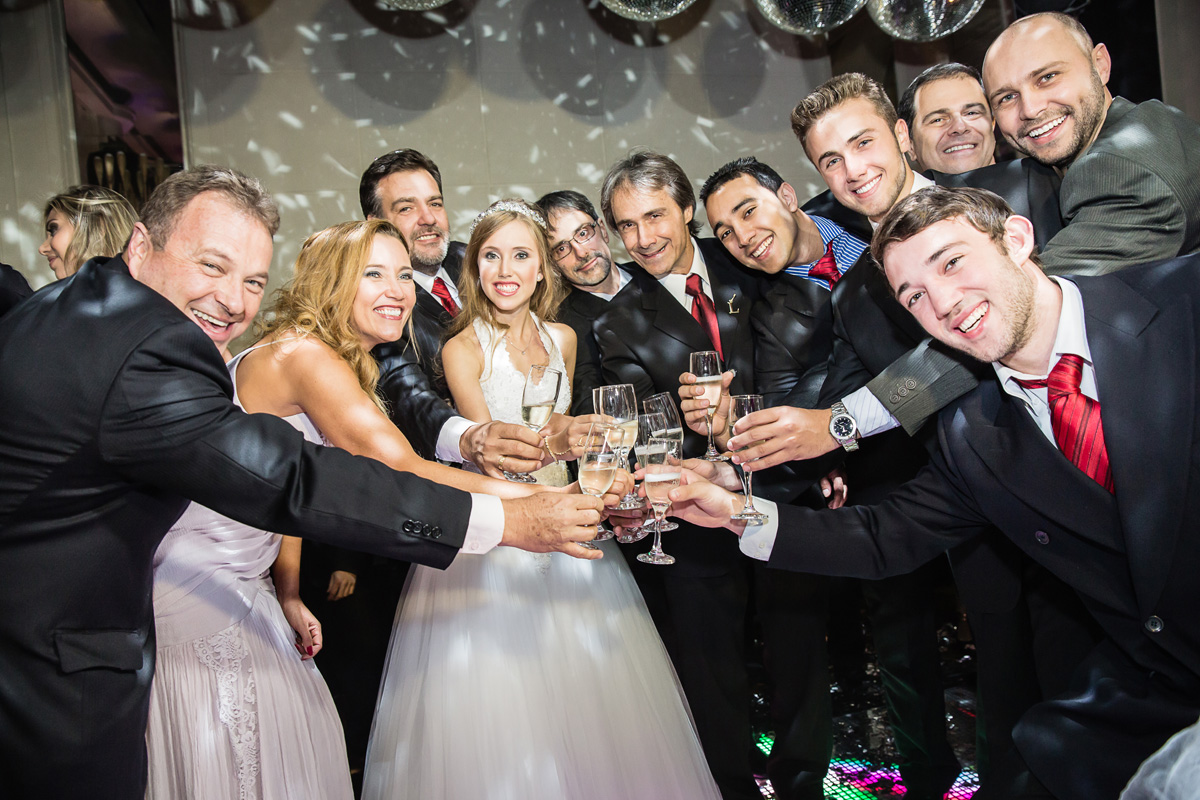 debutante fazendo o brinde