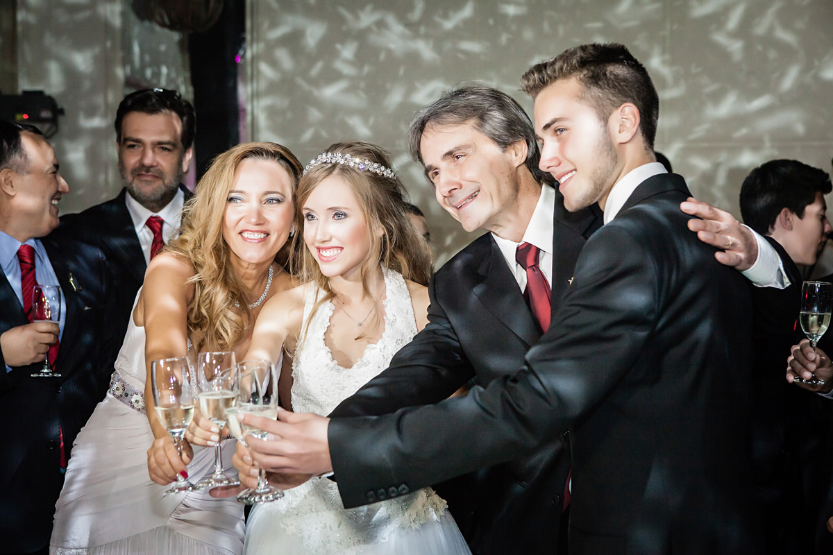debutante fazendo o brinde