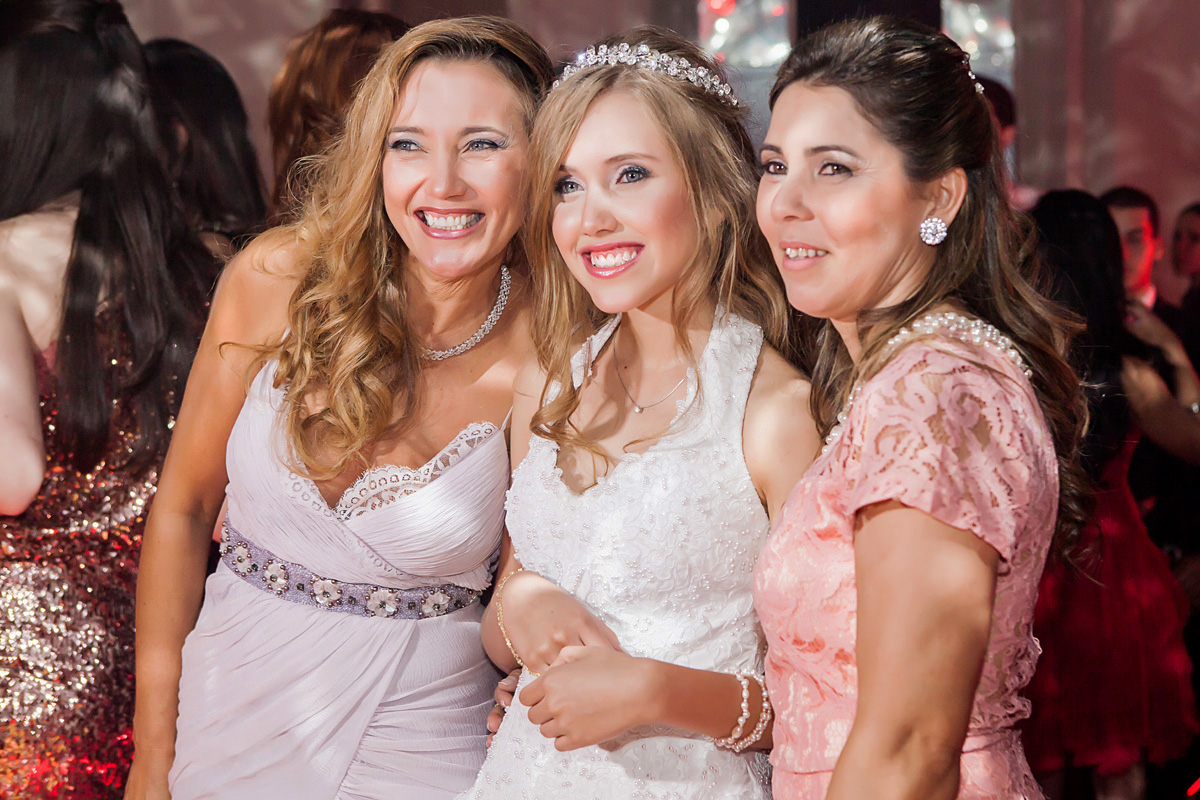 menina com a mãe e tia