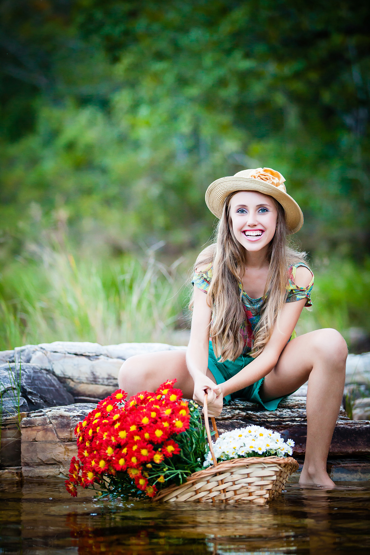 menina com cesto de flores