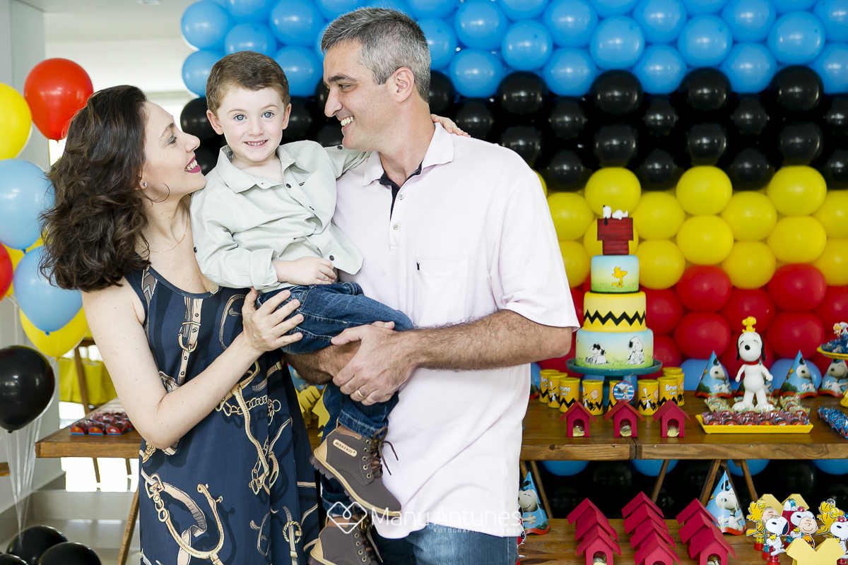 filho no colo dos pais