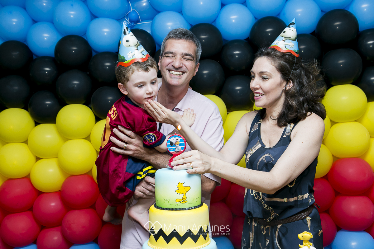 menino soprando as velinhas