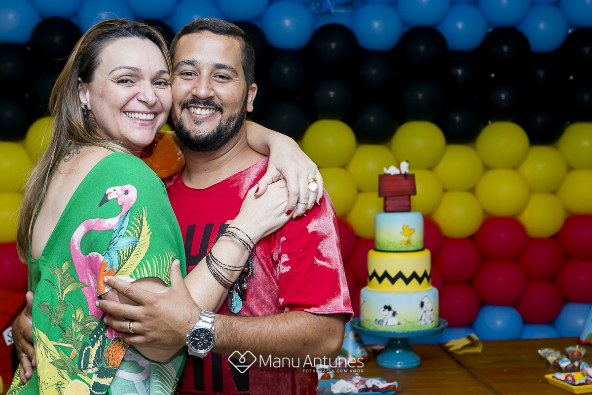 casais em festa infantil