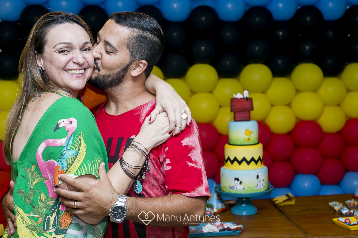 beijos de convidados em festa infantil