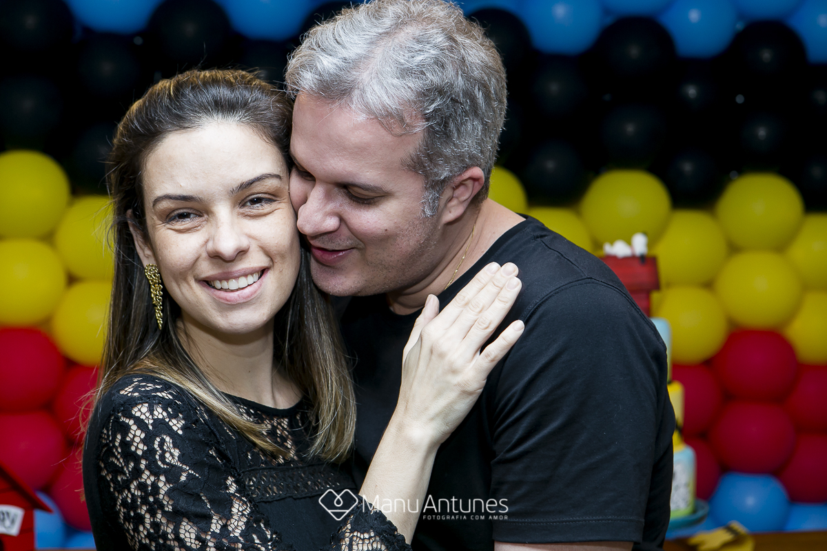 amigos e familiares em festa infantil