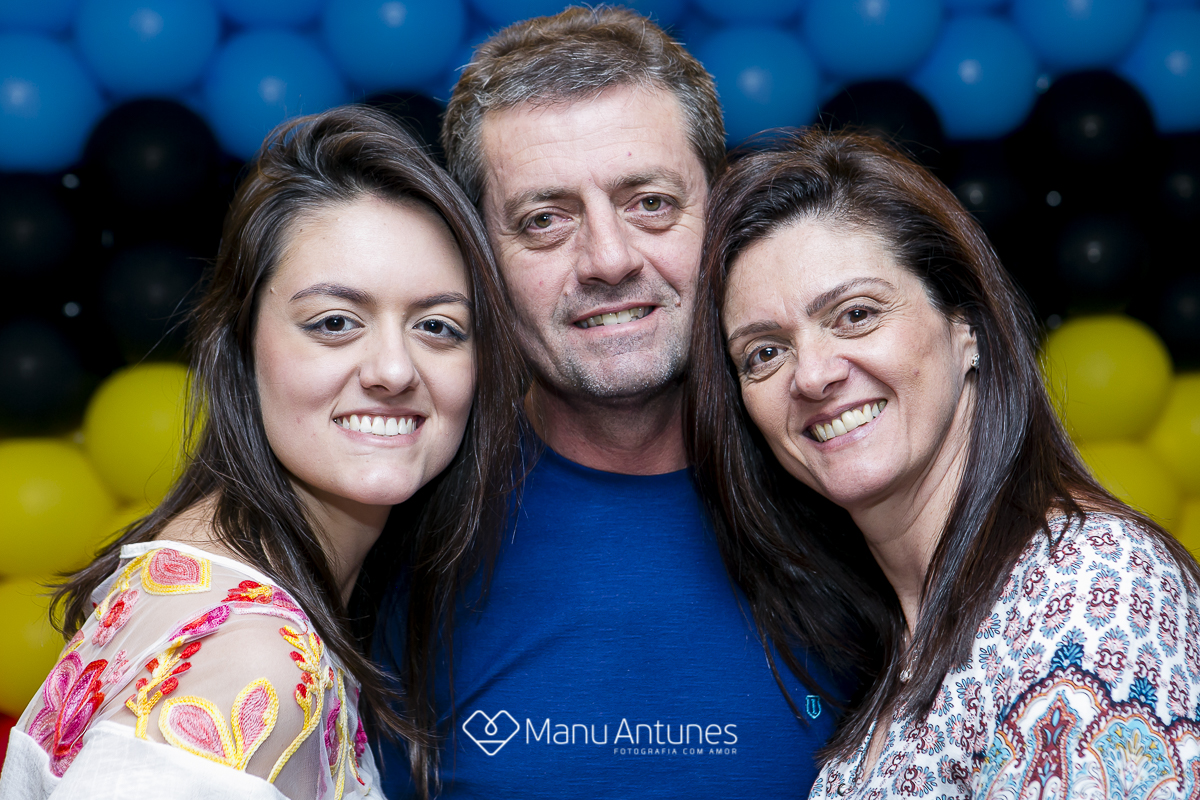 close de pessoas em festa infantil