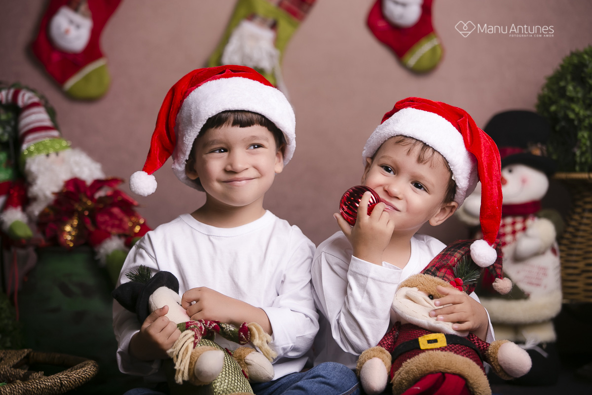 gorrinhos branco e vermelho