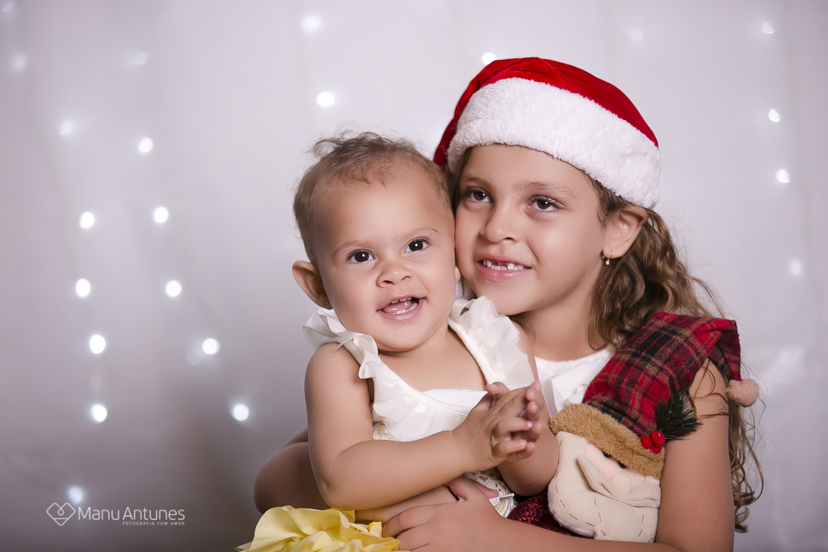 crianças fazendo fotos de natal