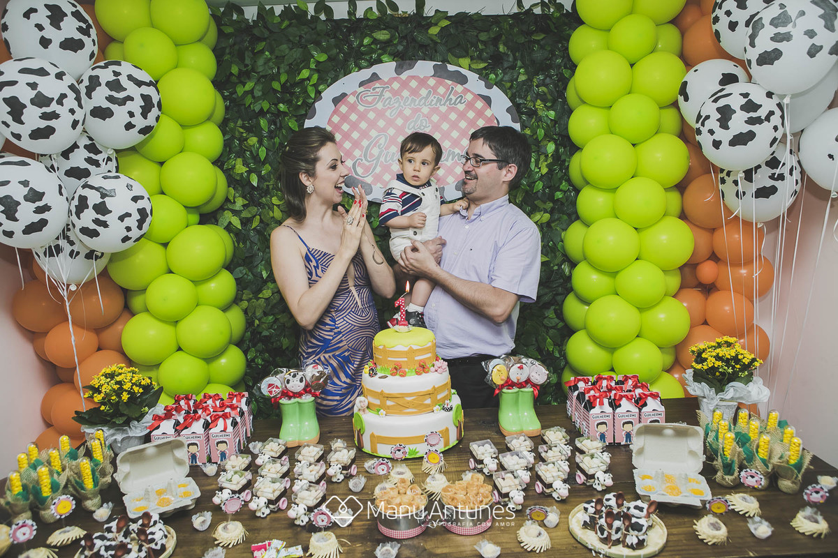 menino nos parabéns