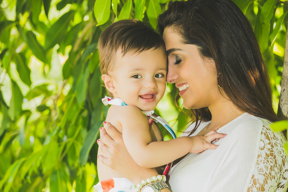 mãe de olhos fechados