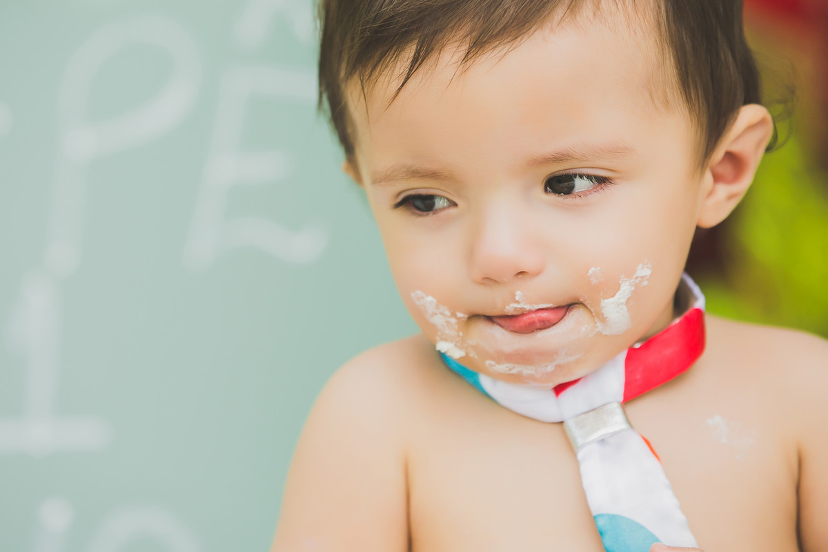 criança com boca suja