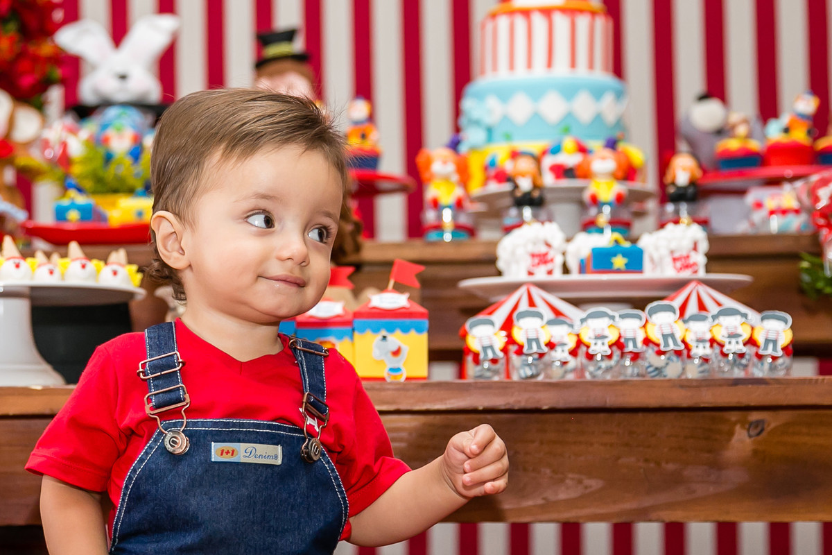 menino com cara de sapeca