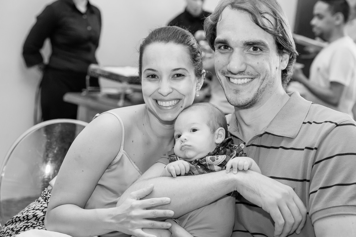 família e filho na festa