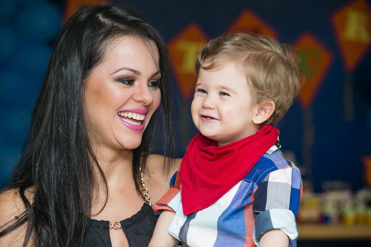 menino com cara de sapeca