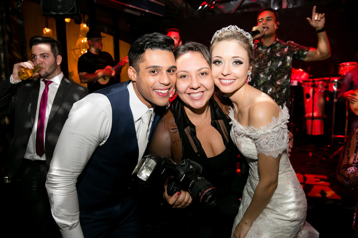 noivo fotógrafa e a noiva