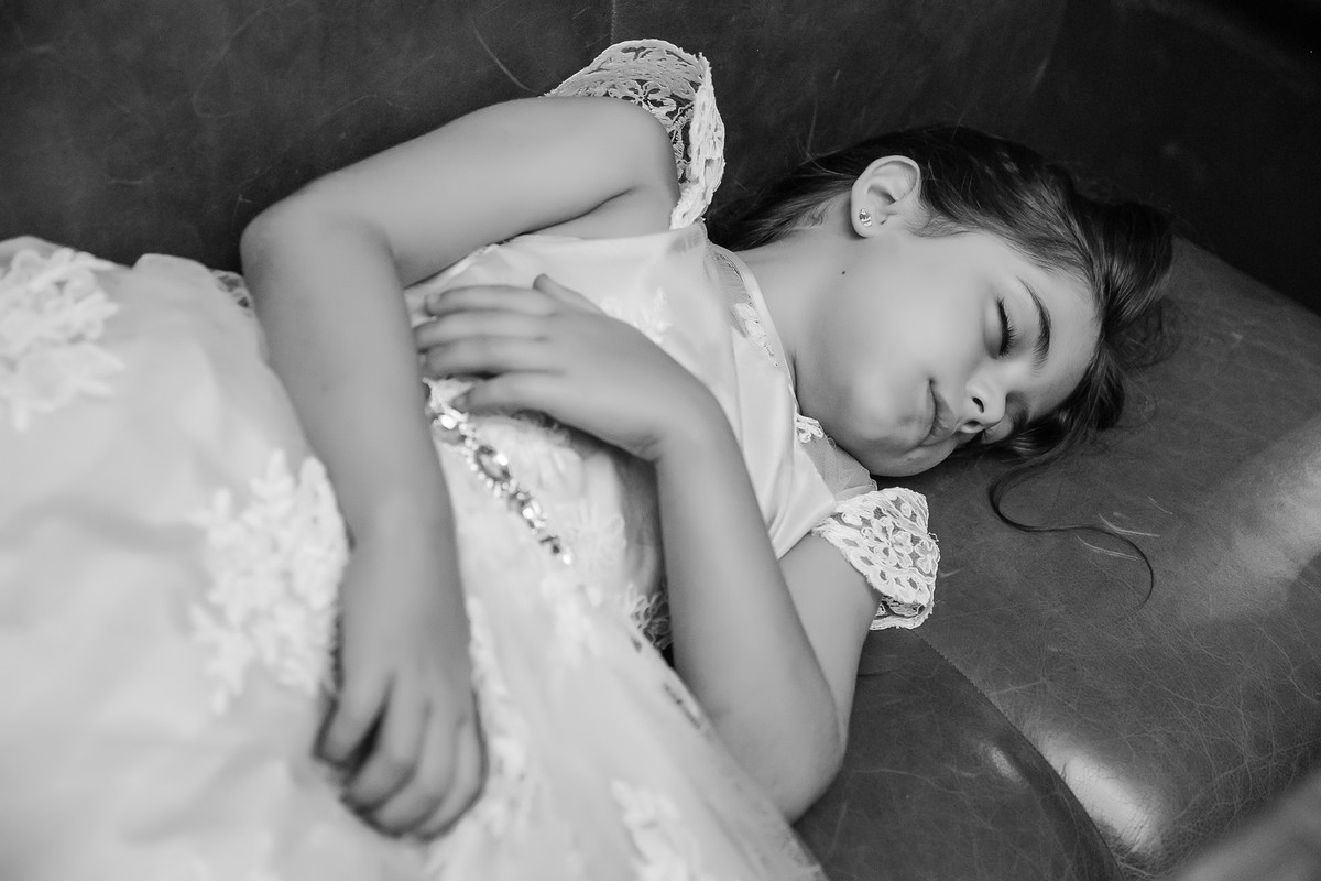 daminha dormindo no casamento