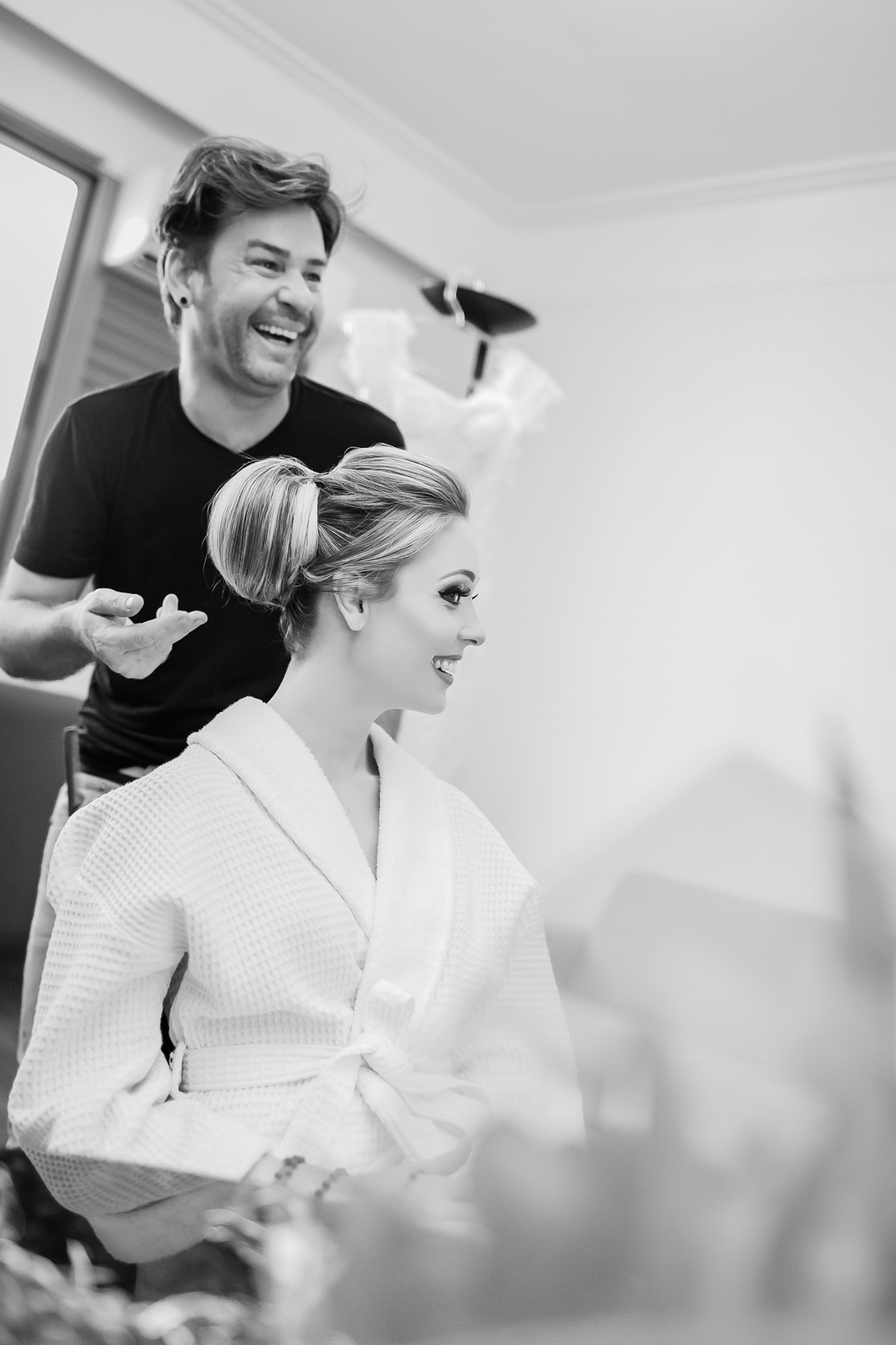 noiva olhando no espelho