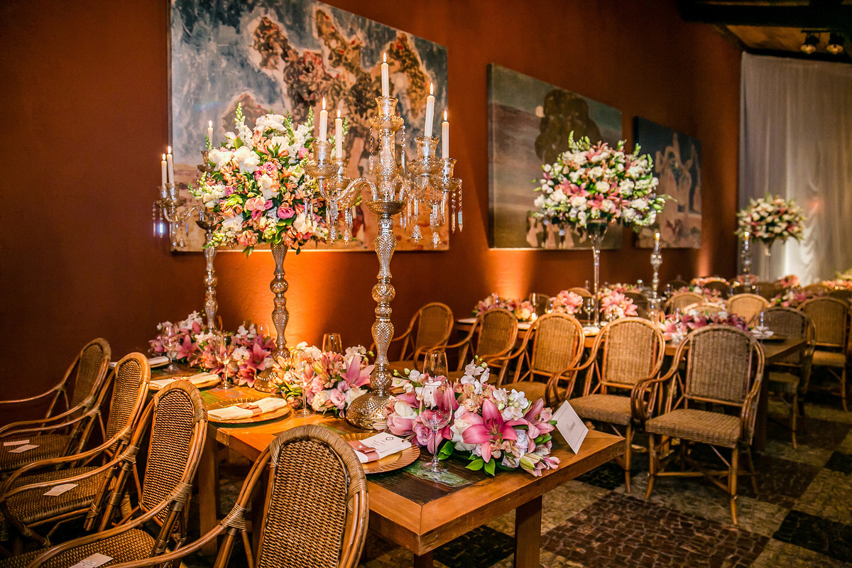 cadeiras no local da festa