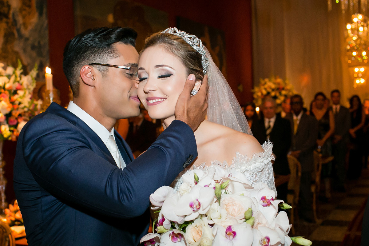 noivo recebendo a noiva