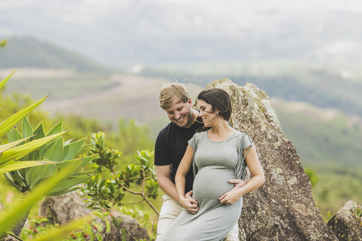 grávida na paisagem