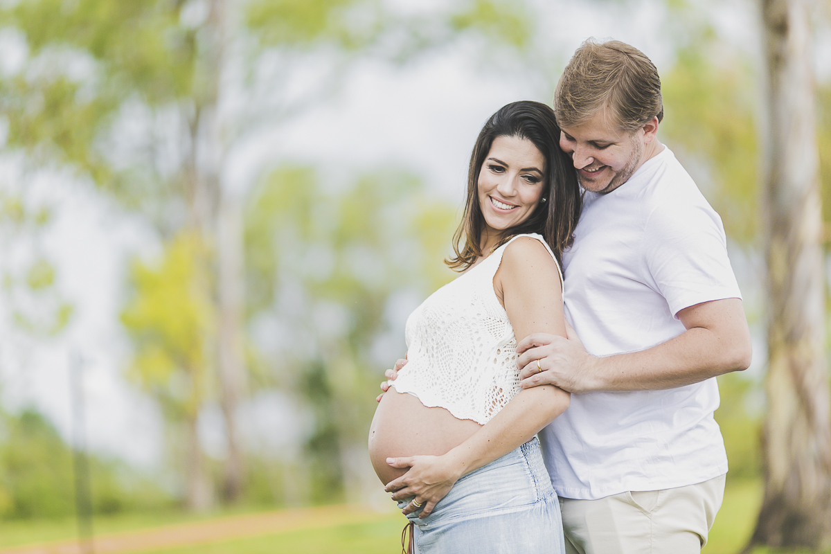 mulher e marido posando para foto