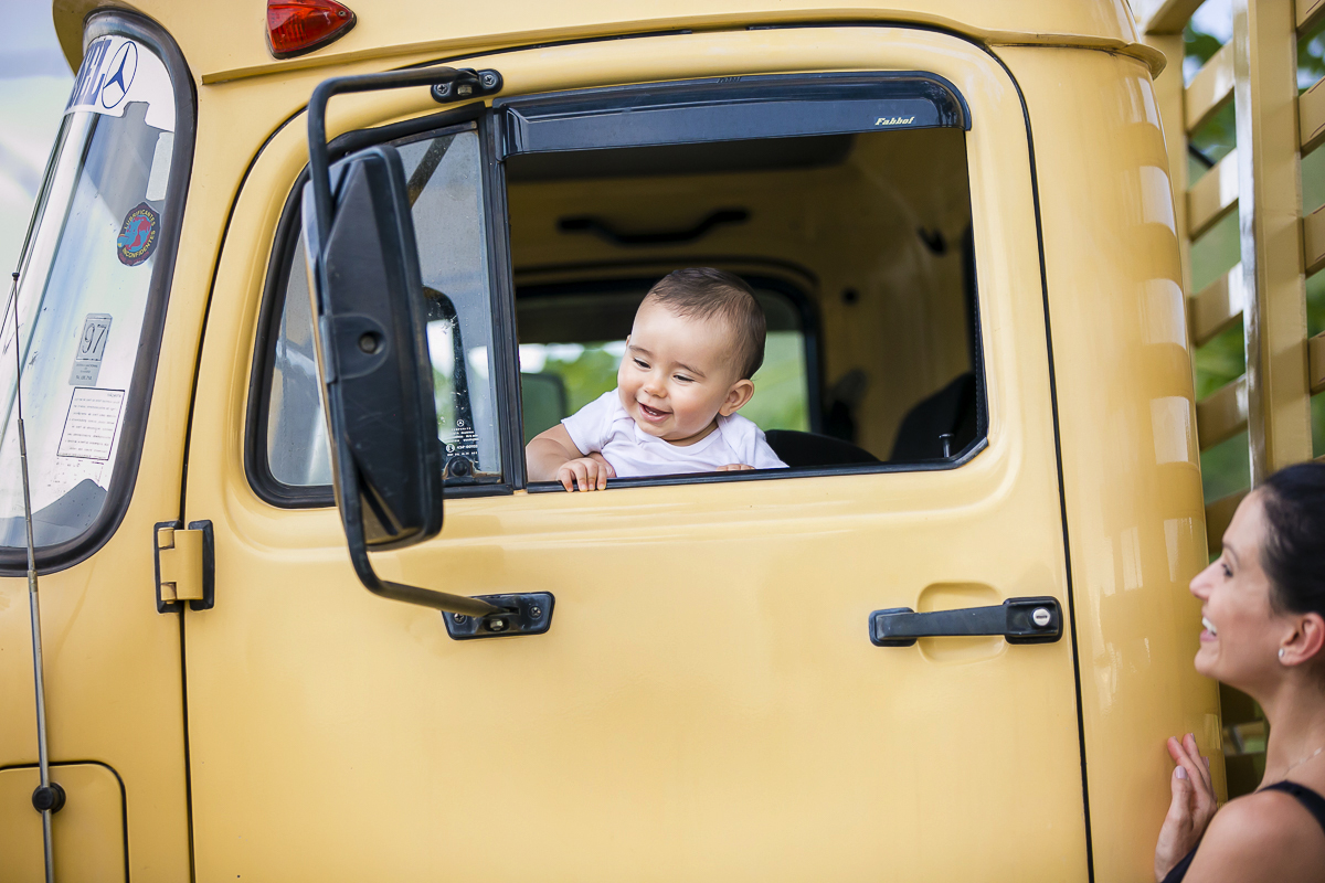 menino caminhoneiro
