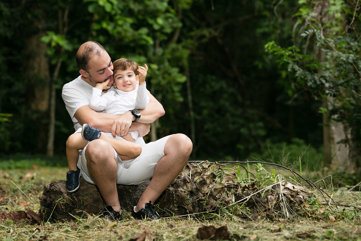 papai beijando o filho