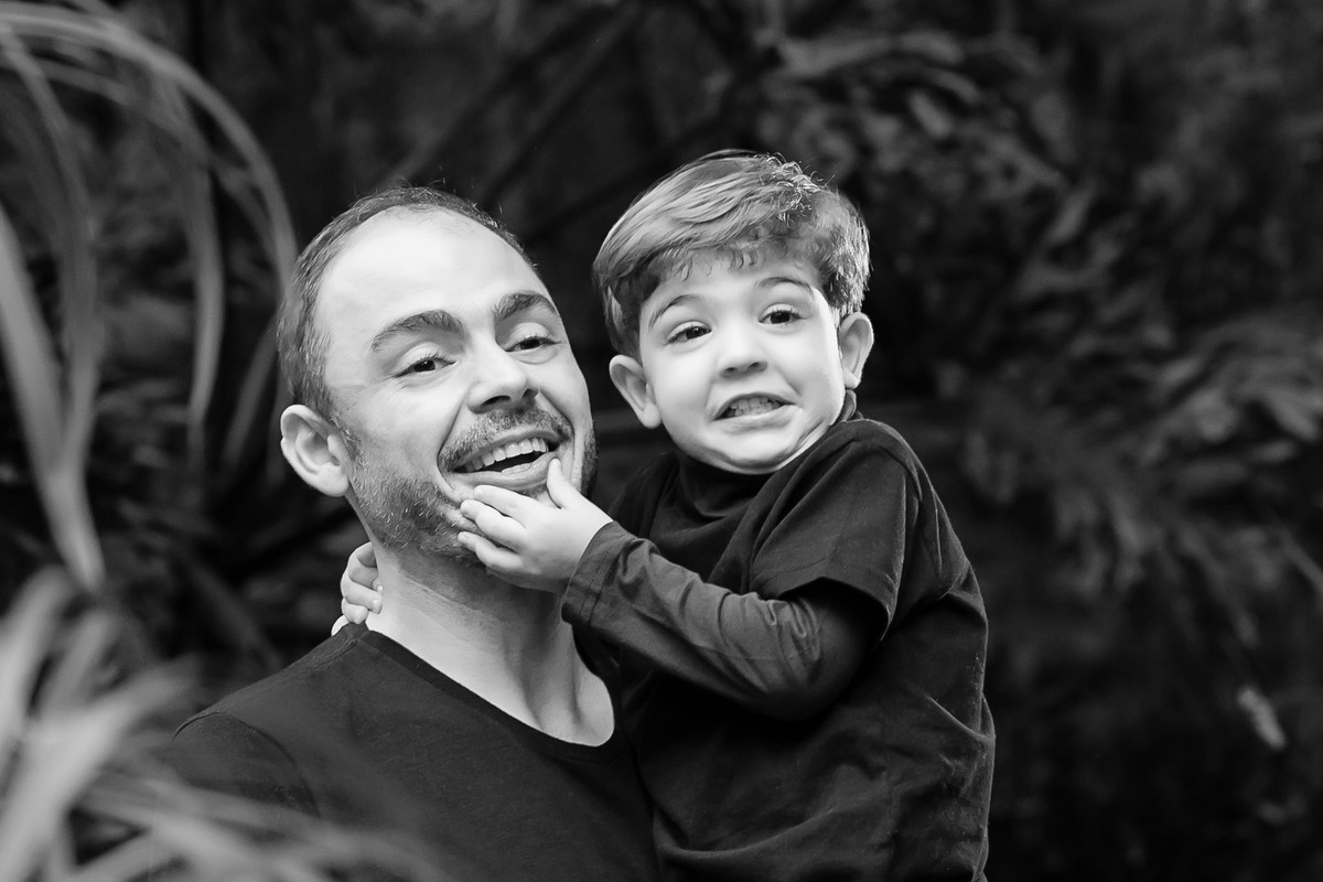 pai e filho se divertindo