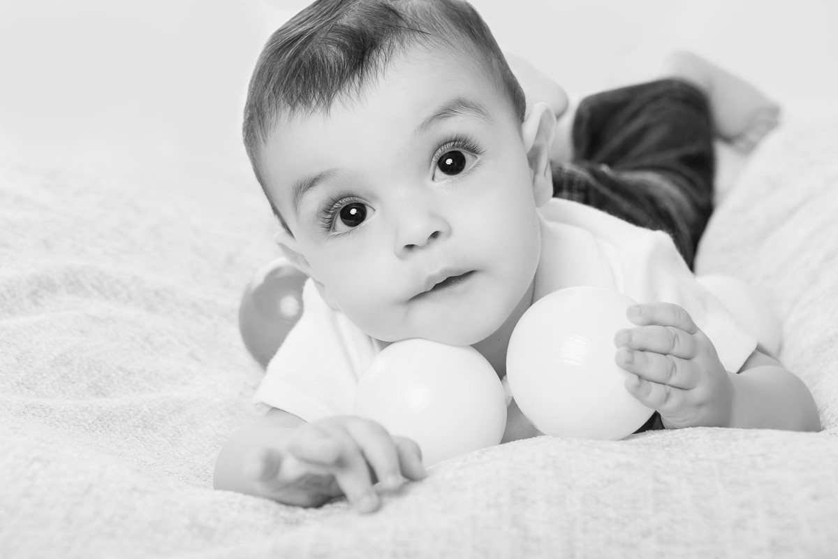 criança preto e branco