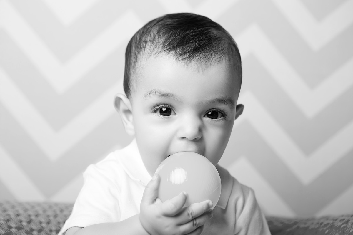 criança com bolinha