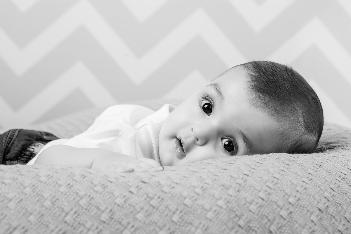 criança deitada