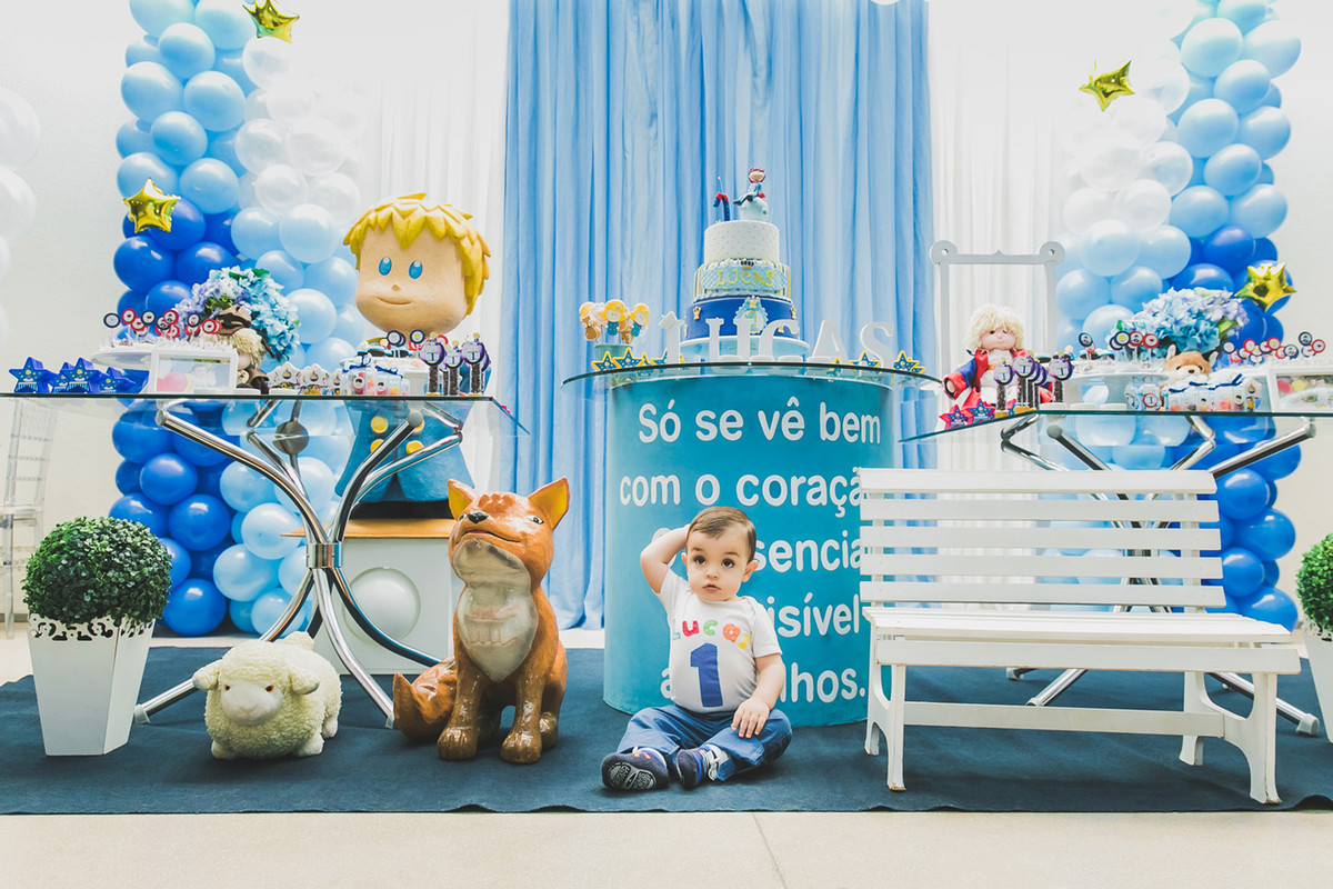 criando durante a festa de aniversário