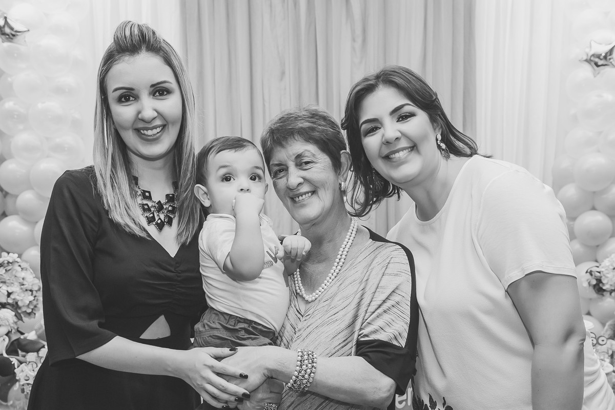 familiares em festa de aniversário