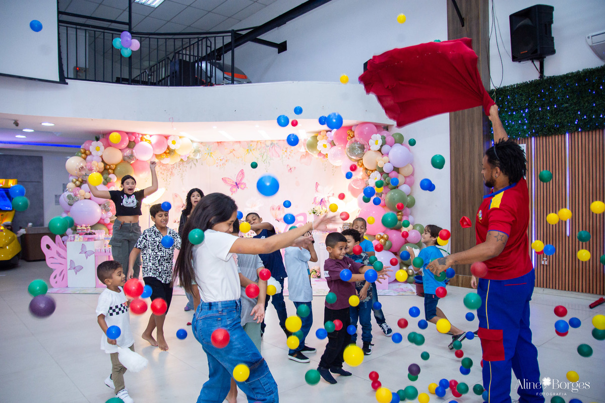 Decoração Jardim de Borboletas Clara 1 ano animação Taquara RJ