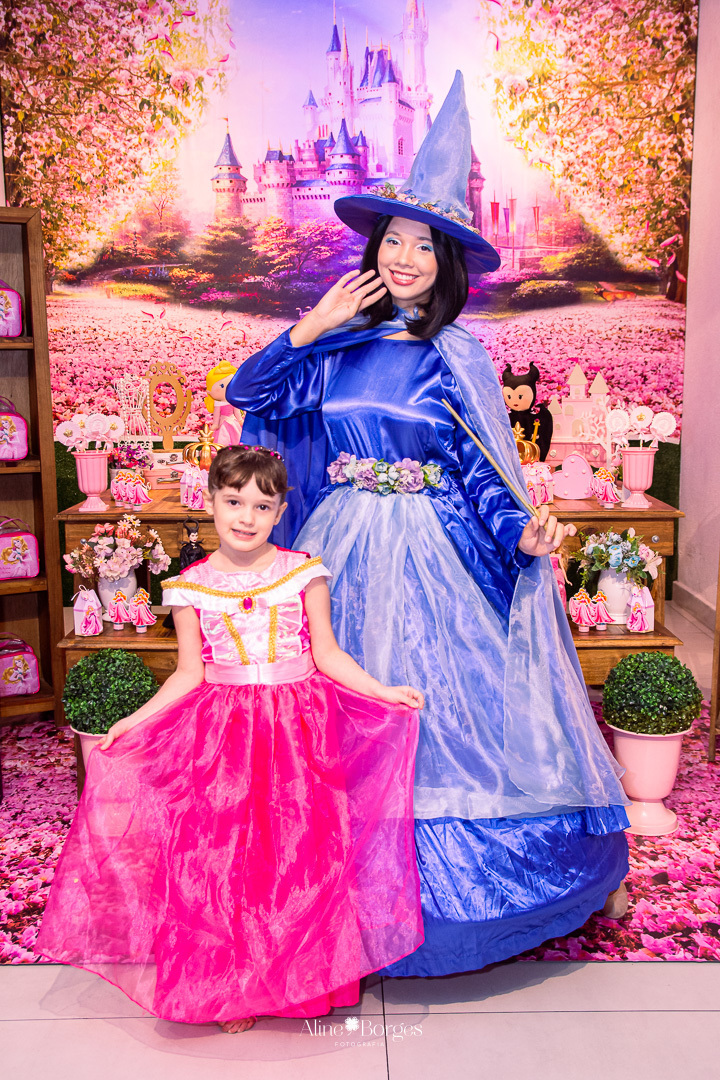 Fotografia de aniversário infantil de 6 anos tema bela adormecida Aurora no Rio de Janeiro com Fotografia de aniversário infantil de 6 anos tema bela adormecida Aurora no Rio de Janeiro com personagens Bela Adormecida pricesa Aurora