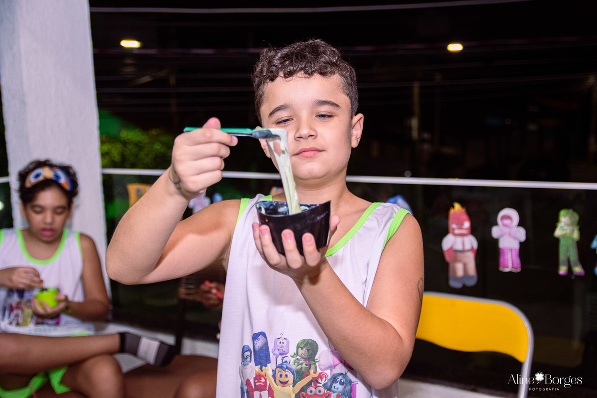 Oficina de slime em festa infantil em casa no rj : diversão garantida na festa do pijama do Davi