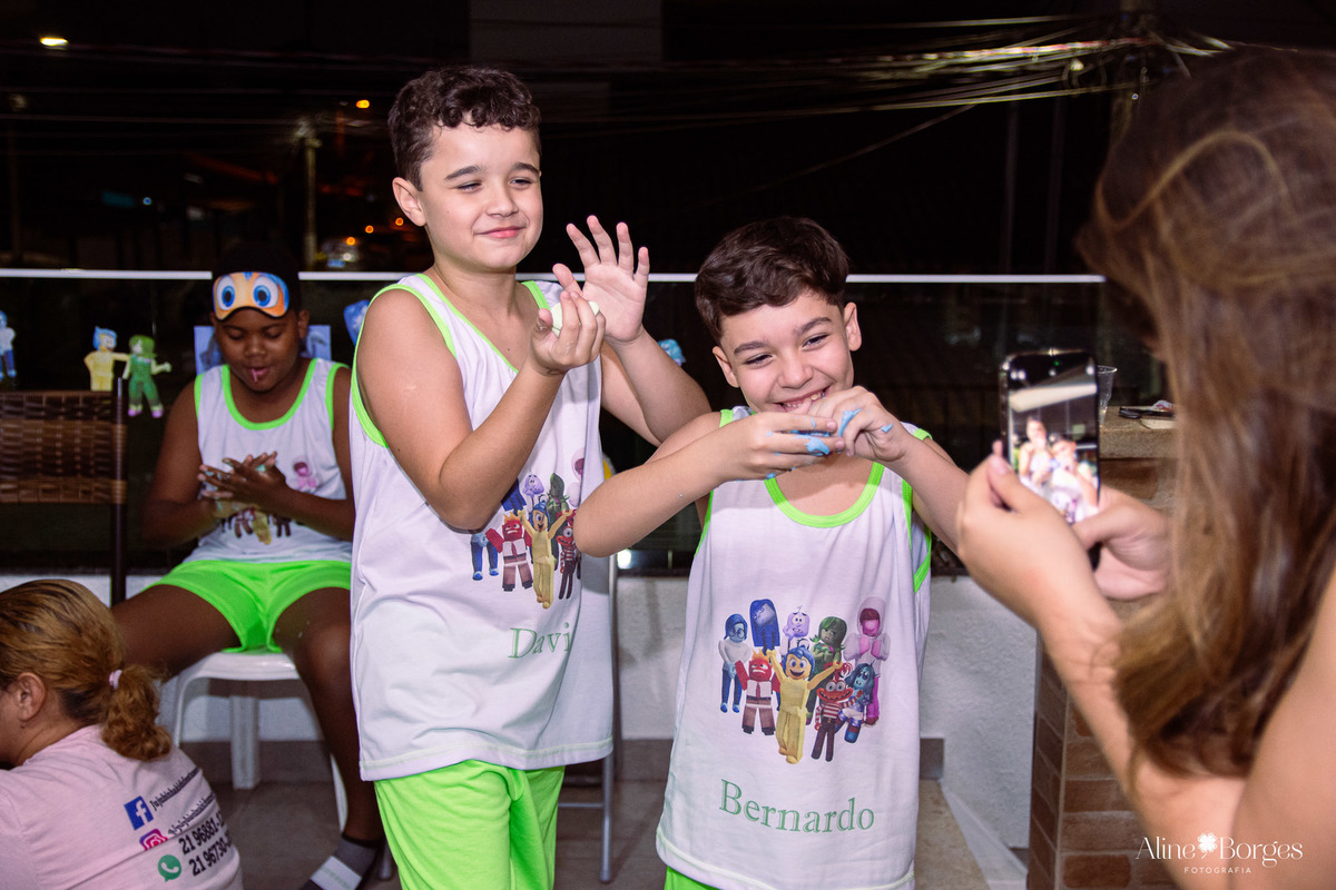 Oficina de slime em festa infantil em casa no rj : diversão garantida na festa do pijama do Davi