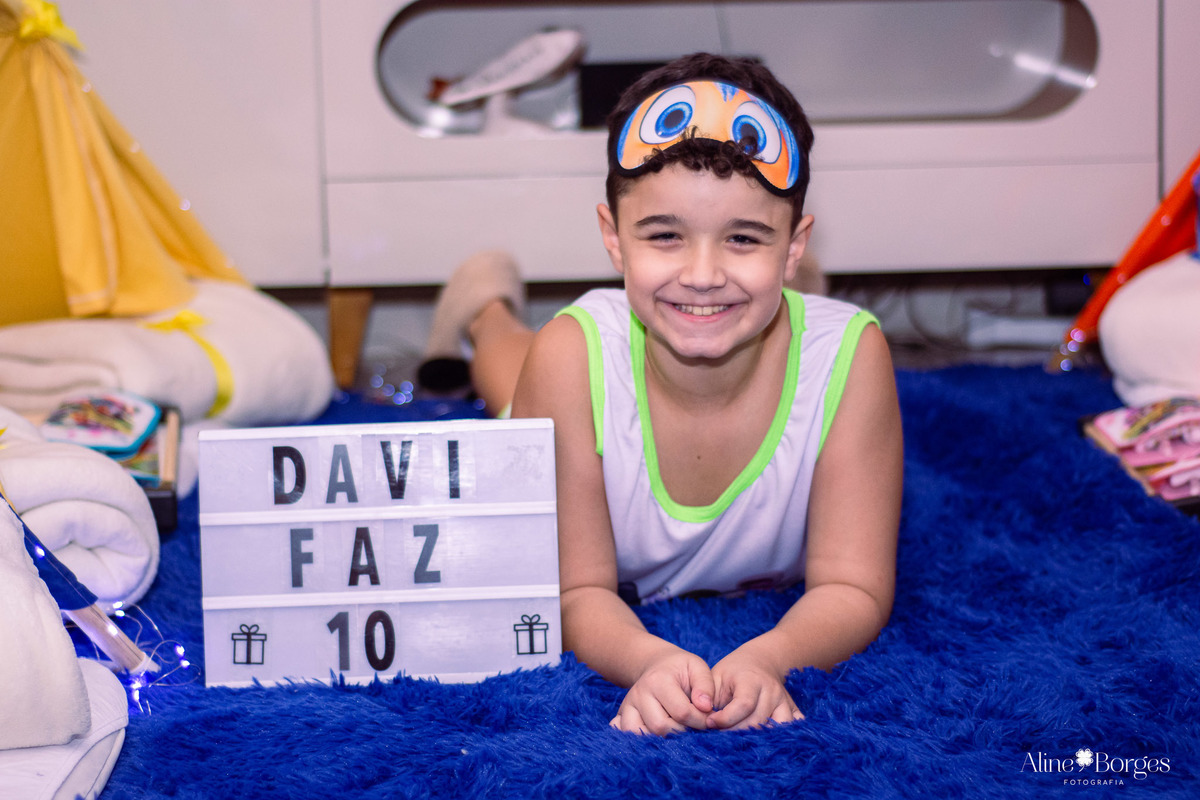 Crianças brincando NAS cabanas Festa do Pijama em aniversário infantil no Rio de Janeiro