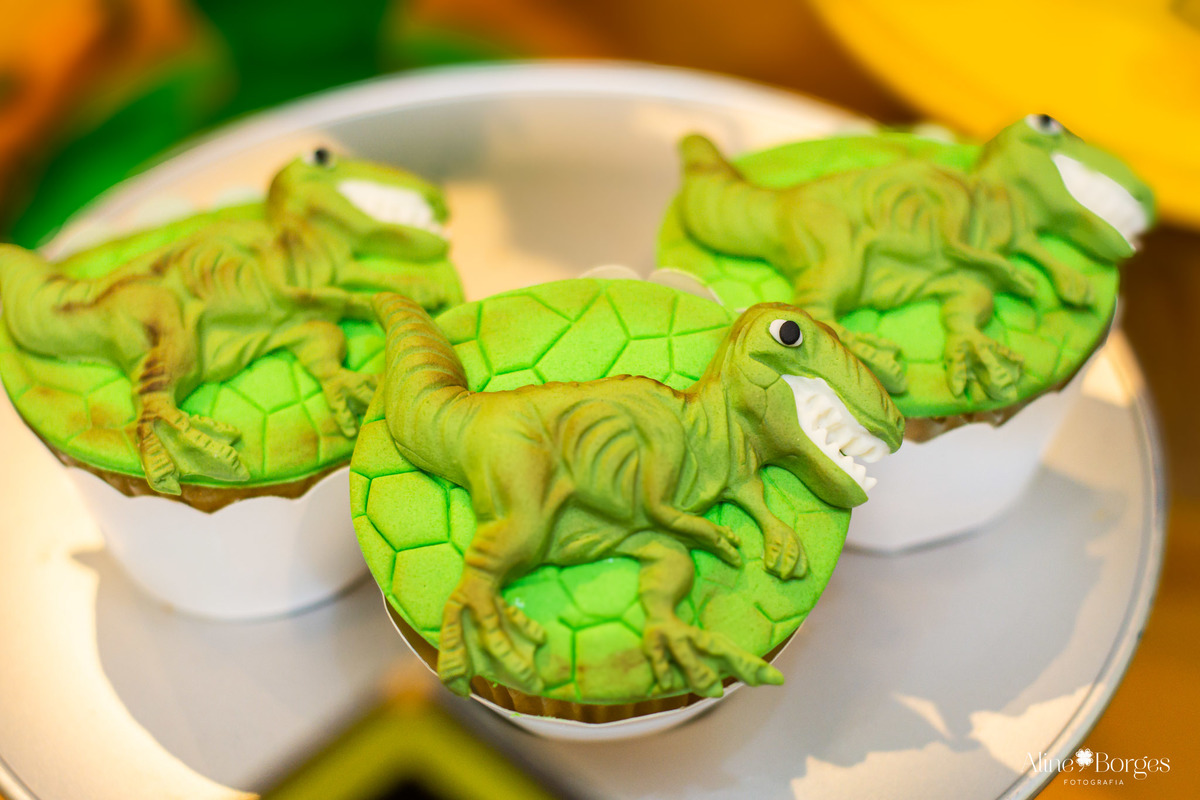 Personalizados de luxo para a festa Jurassic Park na casa de festas Brincadeira é Coisa Séria.