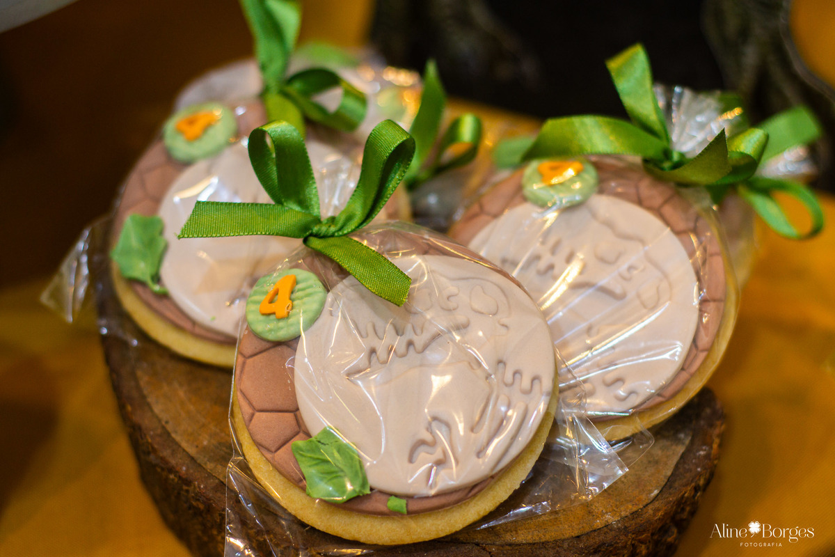 Personalizados de luxo para a festa Jurassic Park na casa de festas Brincadeira é Coisa Séria.