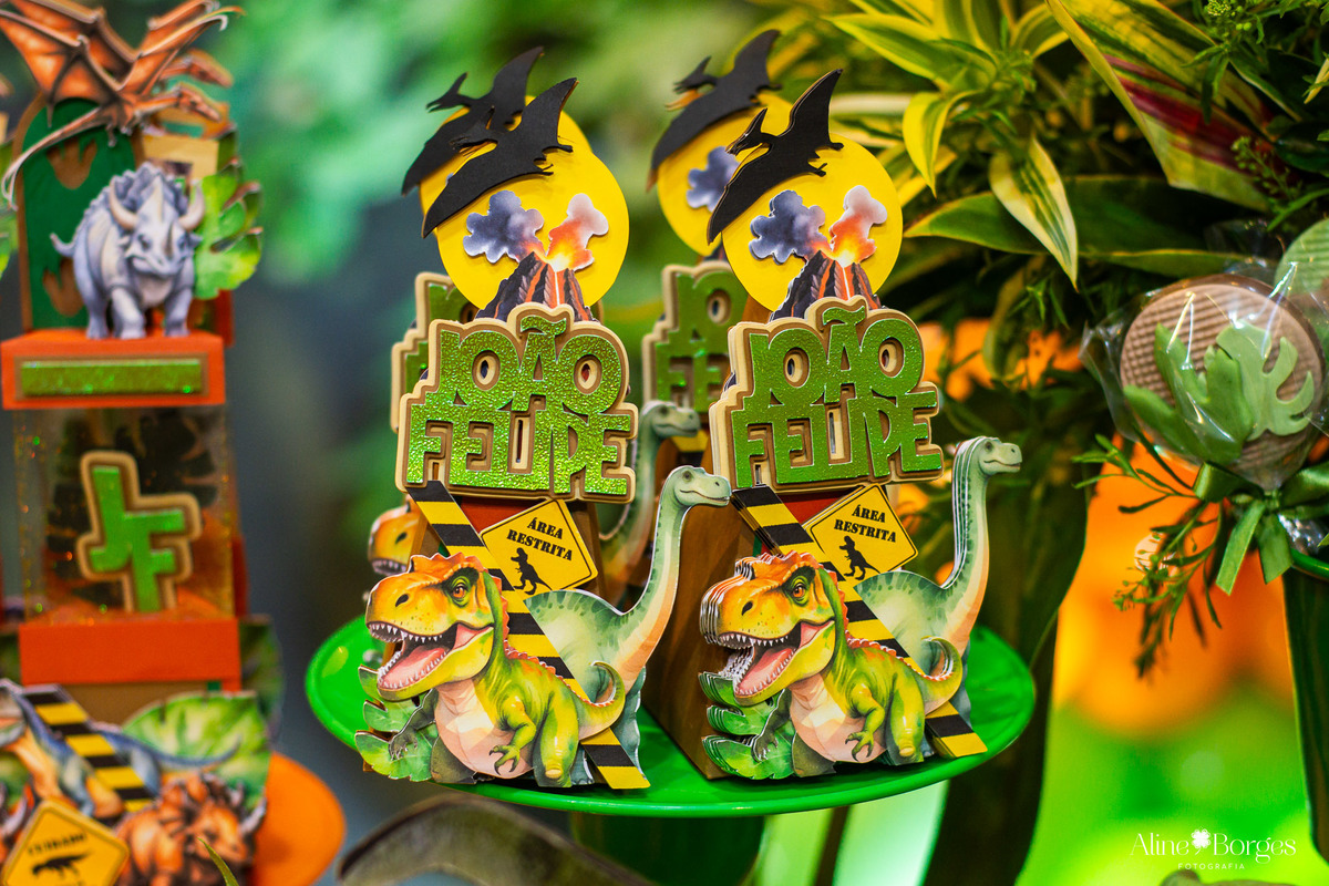 Personalizados de luxo para a festa Jurassic Park na casa de festas Brincadeira é Coisa Séria.