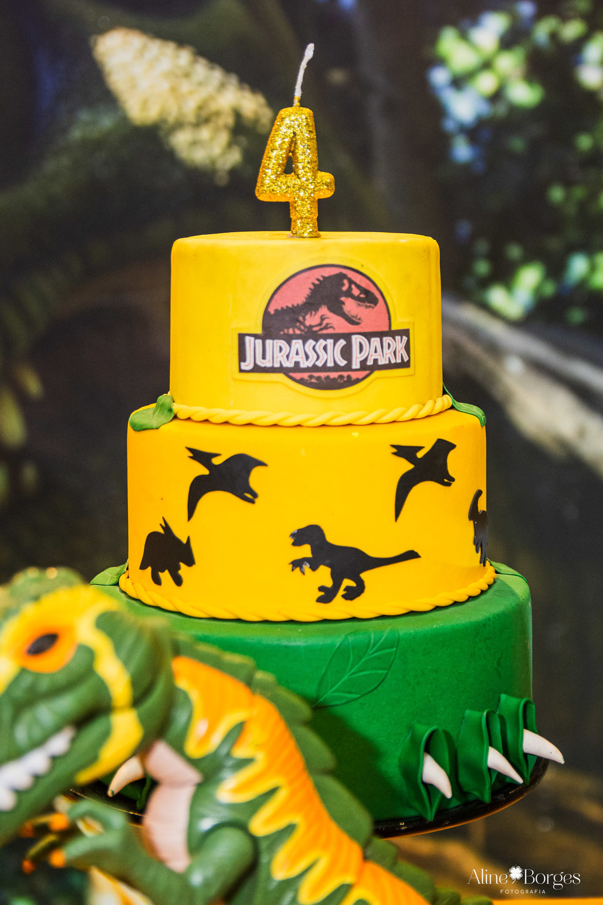 Personalizados de luxo para a festa Jurassic Park na casa de festas Brincadeira é Coisa Séria.