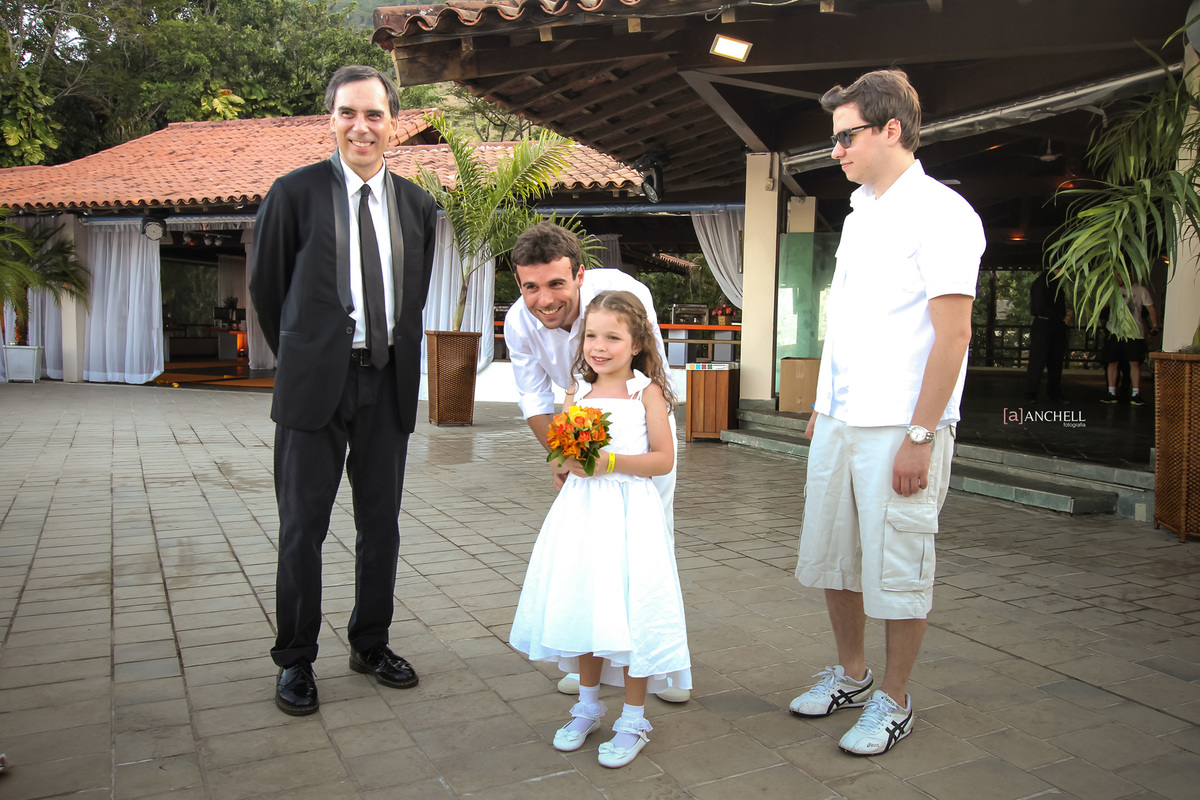 Wedding, casamento, beta e bruno, club med, Euler de castro, making of, cerimônia, recepção, casamento na praia, casar descalça, por do sol, cachorro levando as alianças, Angra dos reais 