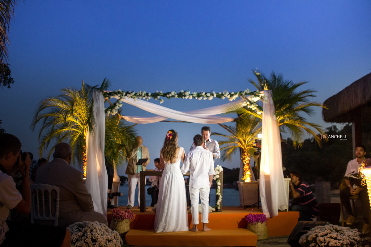 Wedding, casamento, beta e bruno, club med, Euler de castro, making of, cerimônia, recepção, casamento na praia, casar descalça, por do sol, cachorro levando as alianças, Angra dos reais 