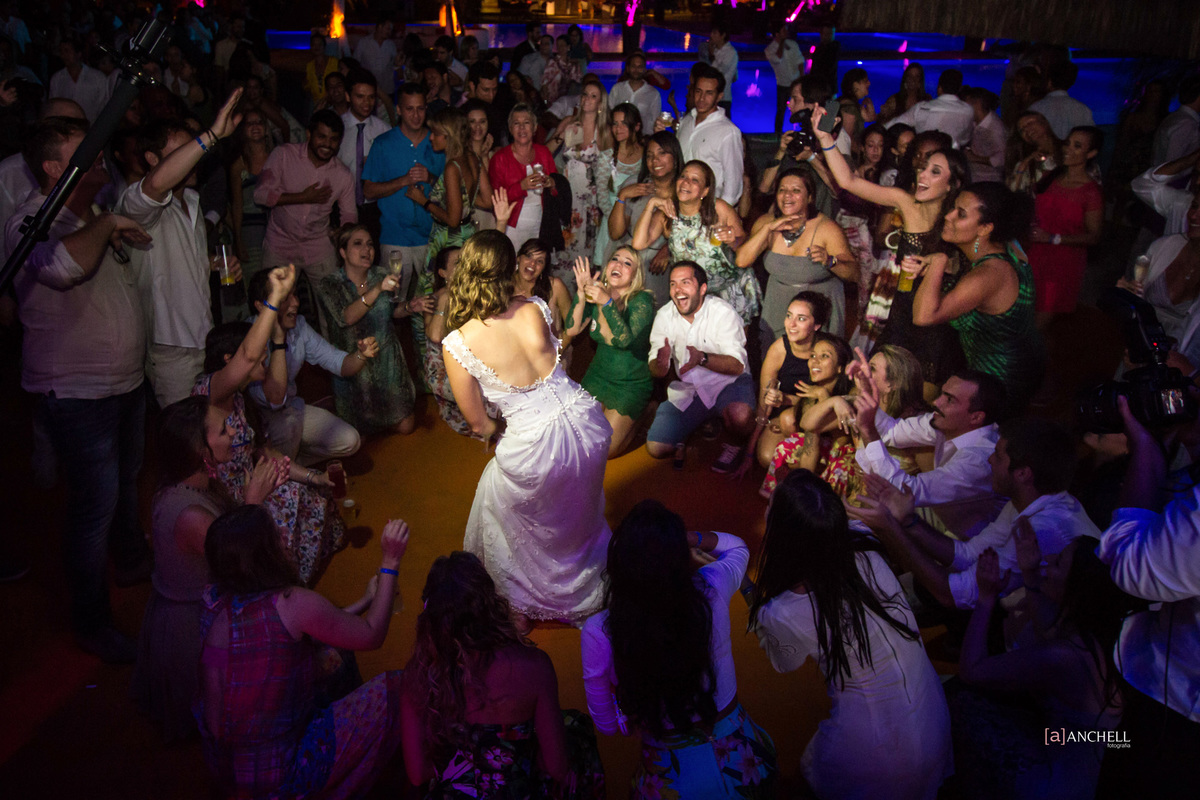 Wedding, casamento, beta e bruno, club med, Euler de castro, making of, cerimônia, recepção, casamento na praia, casar descalça, por do sol, cachorro levando as alianças, Angra dos reais 