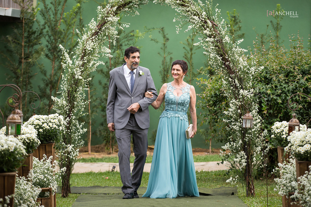 anchell, fotografia, inesquecível, casamento, wedding, no campo, Lais e Filipe, muriaé, de dia, de tarde, por do sol, vestido, noiva, noivo, making of, cerimônia,