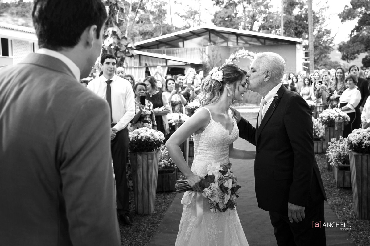 anchell, fotografia, inesquecível, casamento, wedding, no campo, Lais e Filipe, muriaé, de dia, de tarde, por do sol, vestido, noiva, noivo, making of, cerimônia,