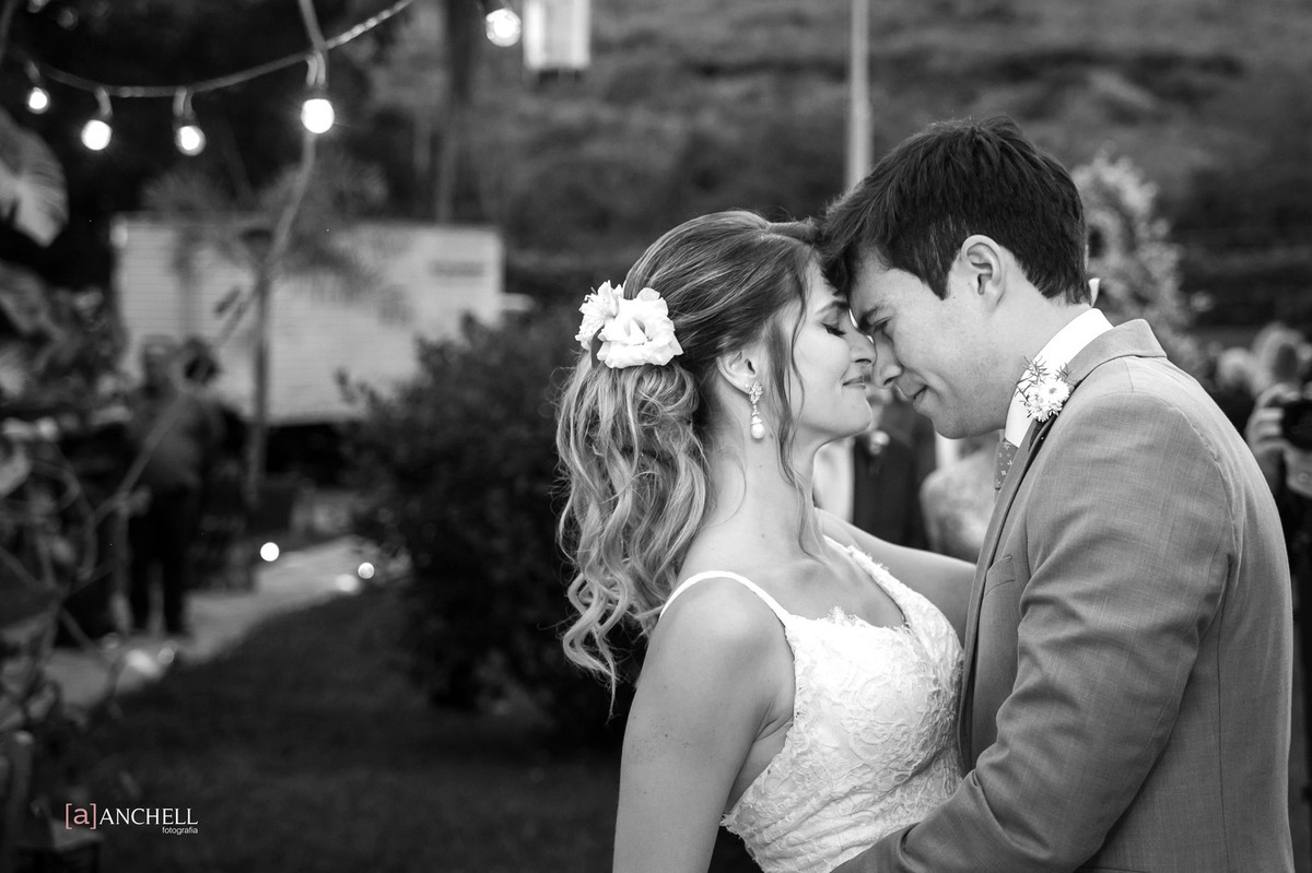 anchell, fotografia, inesquecível, casamento, wedding, no campo, Lais e Filipe, muriaé, de dia, de tarde, por do sol, vestido, noiva, noivo, making of, cerimônia,