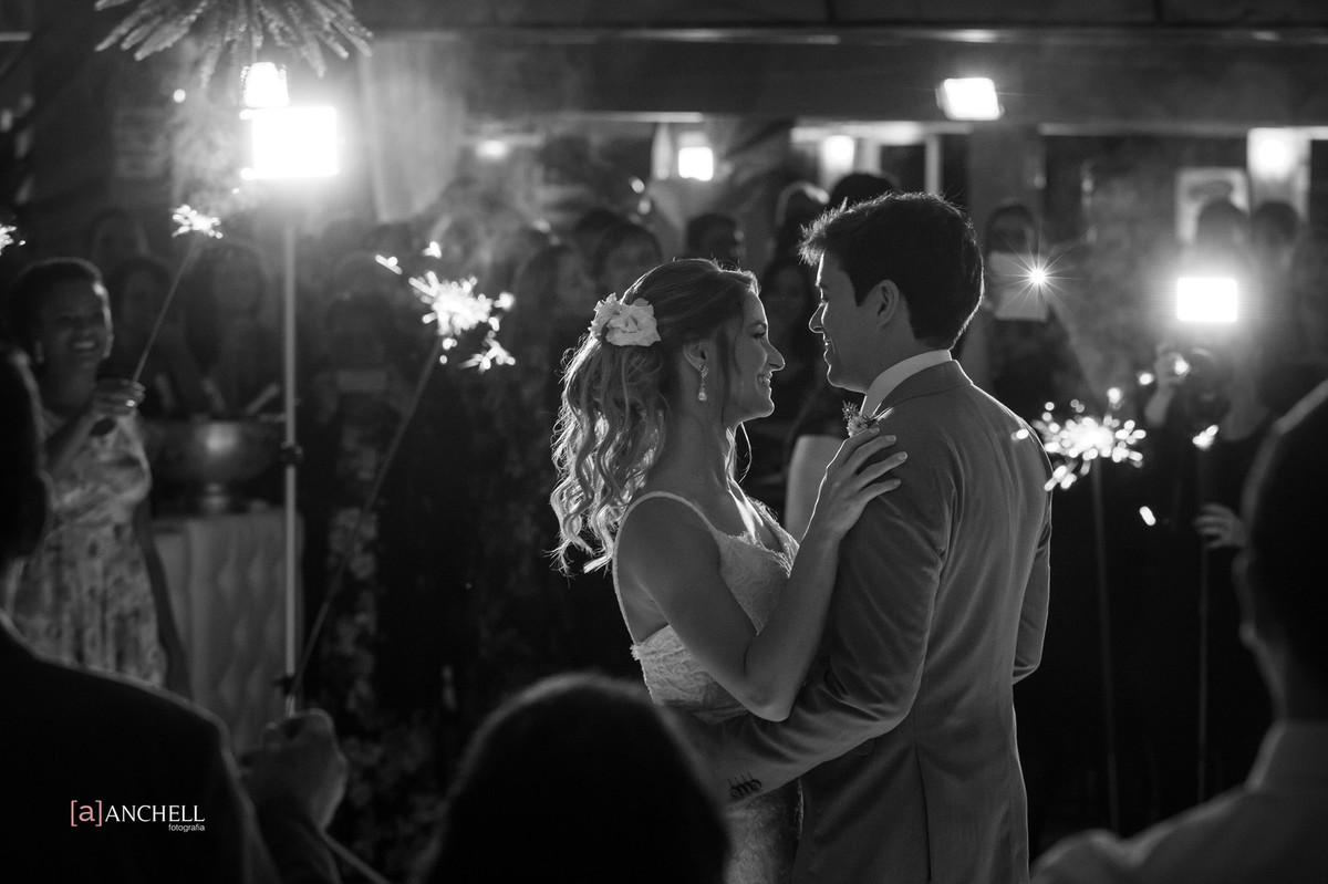 anchell, fotografia, inesquecível, casamento, wedding, no campo, Lais e Filipe, muriaé, de dia, de tarde, por do sol, vestido, noiva, noivo, making of, cerimônia,