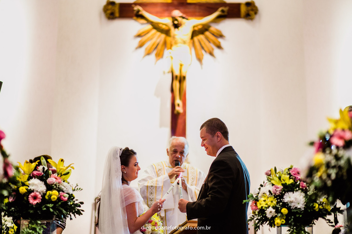 noivos na cerimônia de casamento rj,  casamento na igreja católica, fotógrafo de casamento RJ, Tijuca, fotógrafo criativo, Rio de janeiro